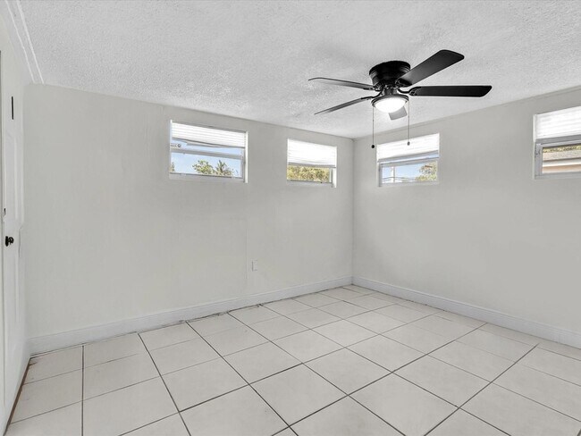 Building Photo - 6661 Meade St
