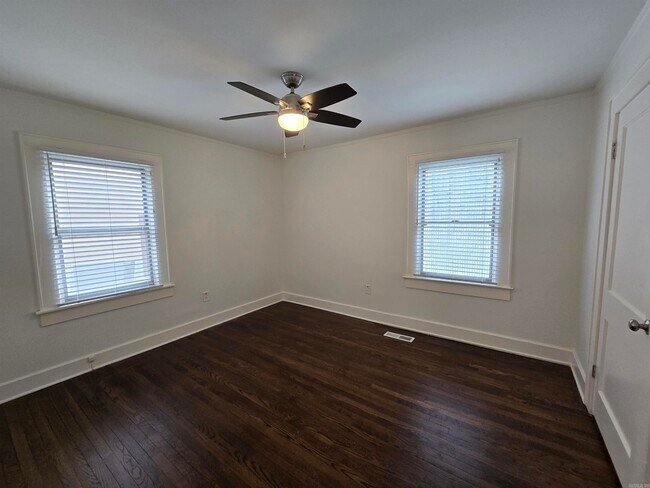 Building Photo - 3117 N Cypress St