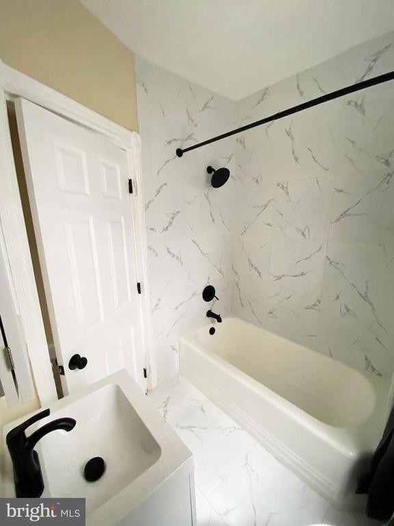 Building Photo - 3543 Stouton St