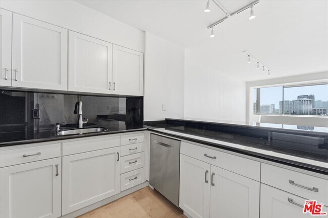 Building Photo - 969 Hilgard Ave