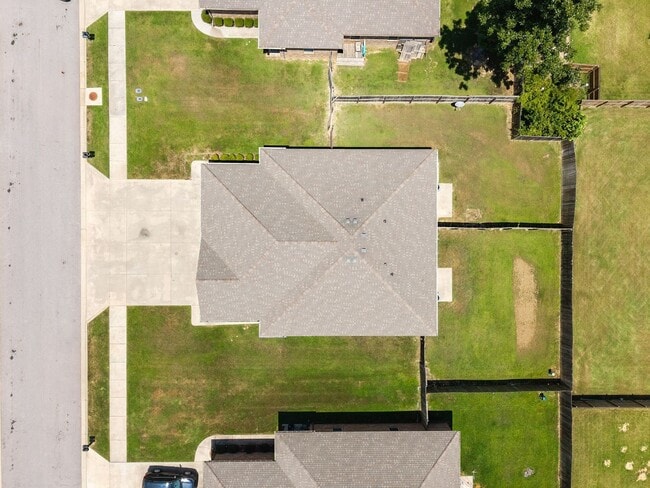 Building Photo - 1118 Springhill Rd