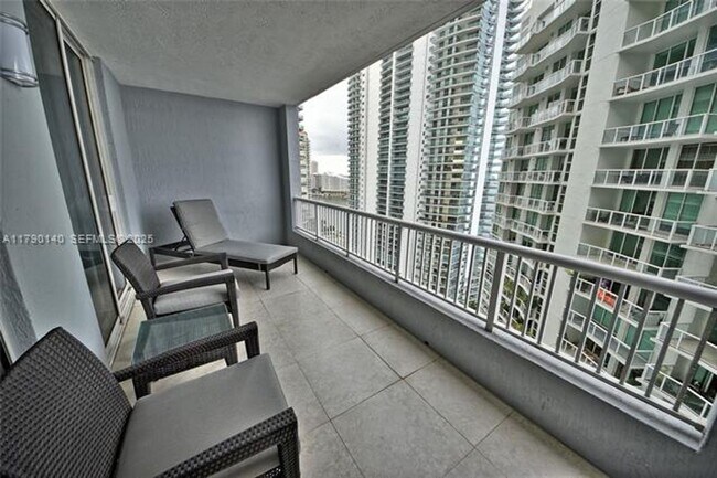 Building Photo - 170 SE 14th St