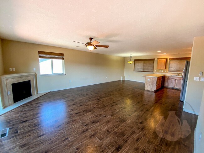 Building Photo - Gorgeous and Spacious South Salem Home