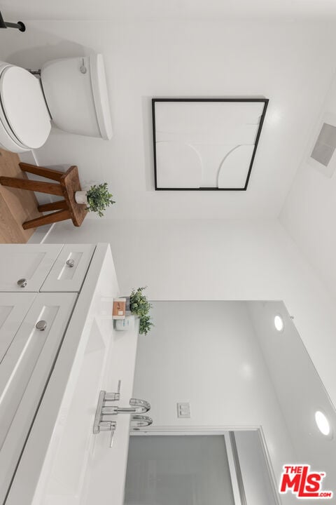 Building Photo - 8787 Shoreham Dr