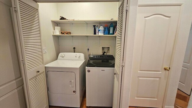 Building Photo - 5365 Caminito Exquisito