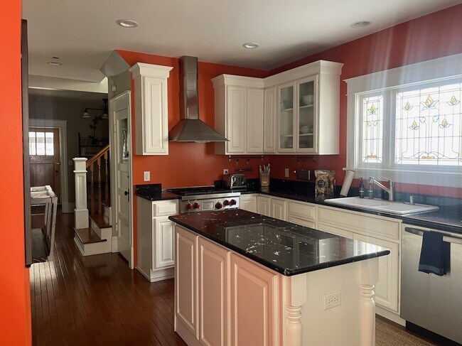 Building Photo - 4453 York Ave S