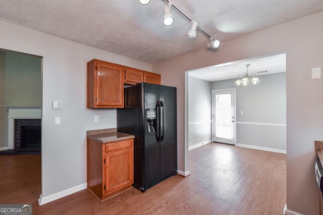 Building Photo - 508 Village Cir