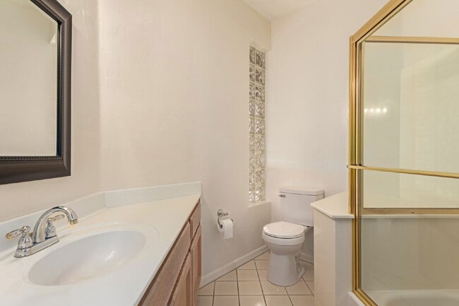 Building Photo - 4723 N Greenview Cir W