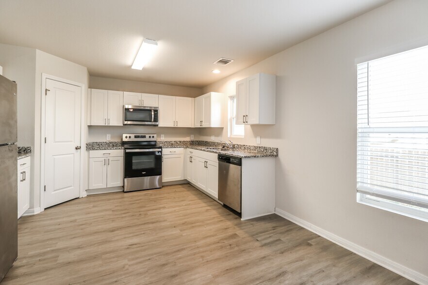 Building Photo - 13031 S Green Wing Cir