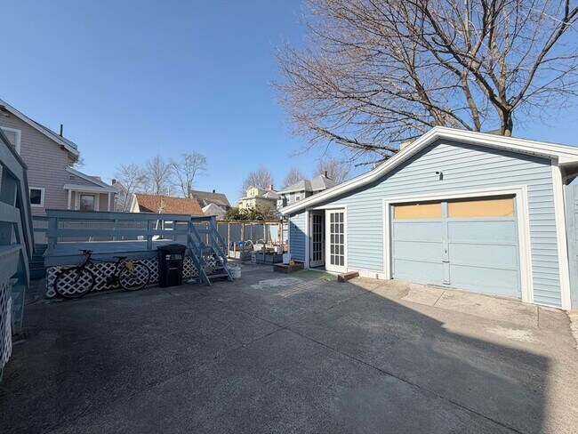 Building Photo - 10 W Elm Ave