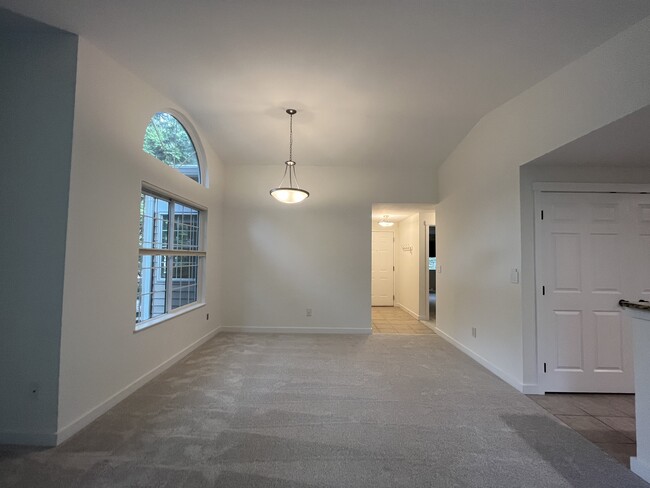 Building Photo - Juanita - Condo