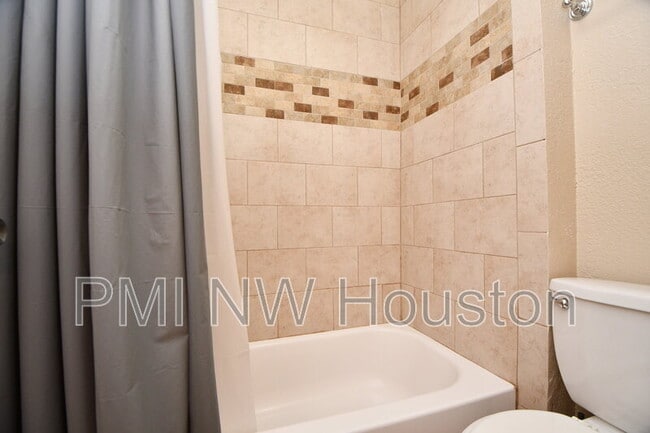 Building Photo - 3410 Plum Brook Ln