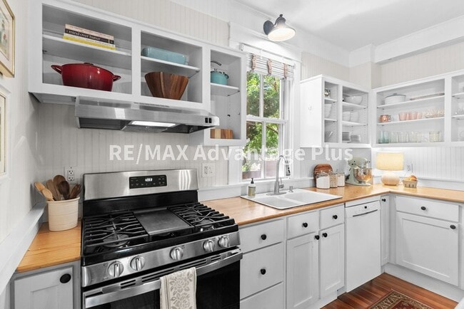 Building Photo - Spacious home located in The Avenues