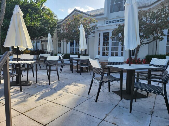 Building Photo - 1000 Quayside Terrace