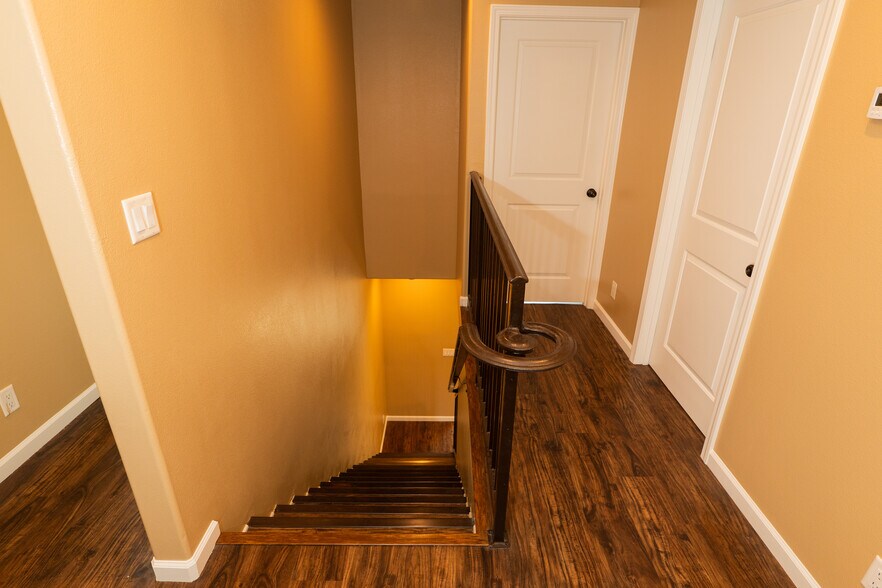 Upstair - 938 S Bernal Ave
