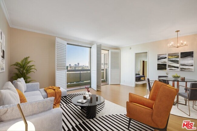 Building Photo - 321 S San Vicente Blvd