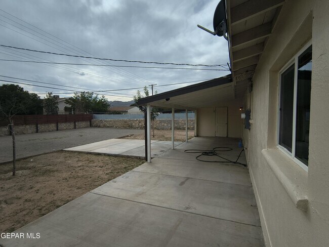 Building Photo - 4918 Guadalupe Dr