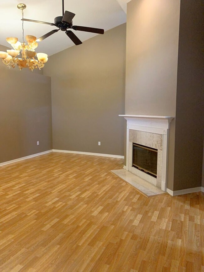 Building Photo - 3/2 Pool Home in Manderley Run