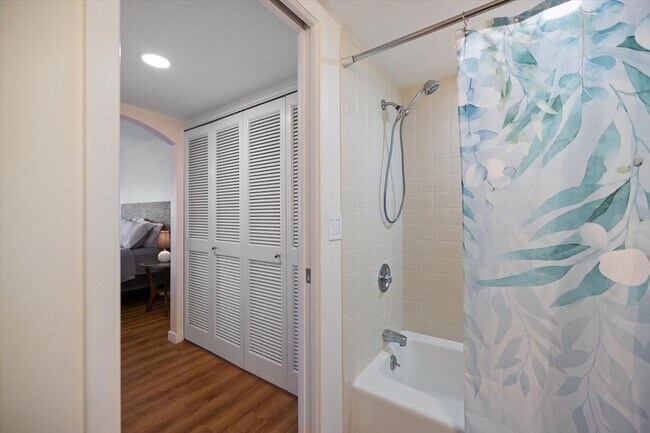 Building Photo - 822 Capri Isles Blvd