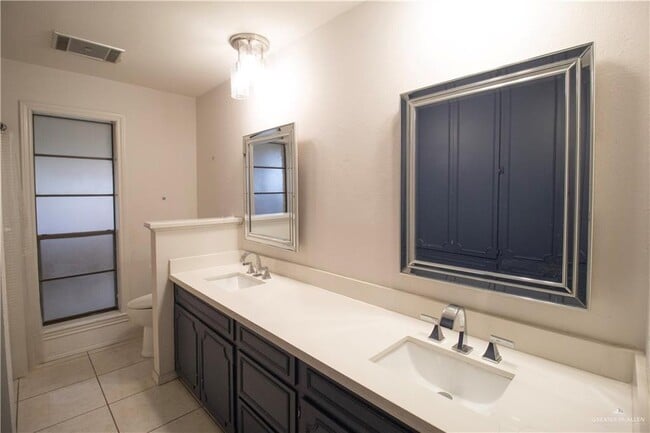 Building Photo - 19 Larkspur Ave