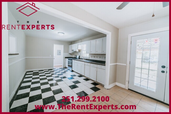 Building Photo - 2551 Farnell Dr