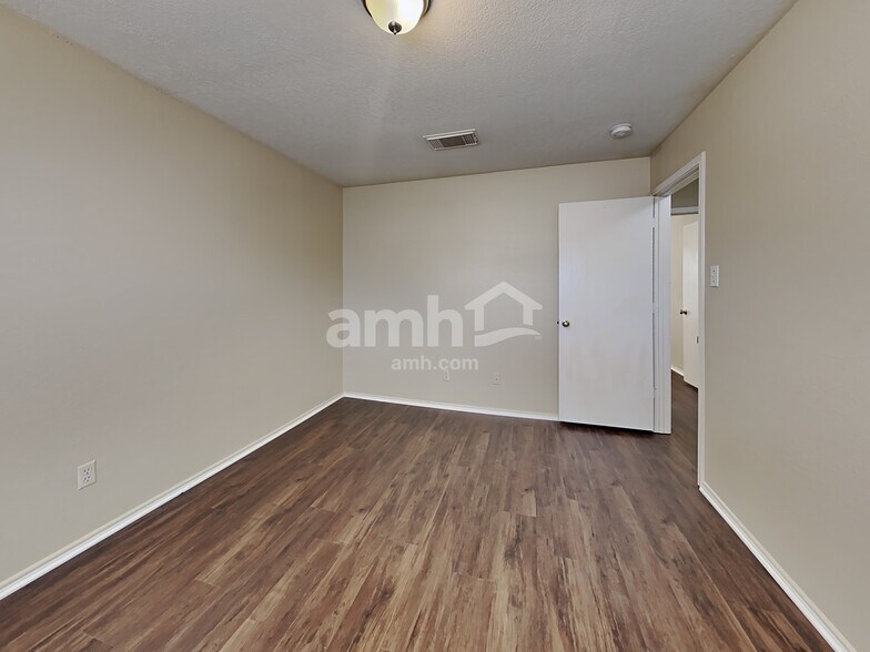 Building Photo - 9803 Foxmoor Crk