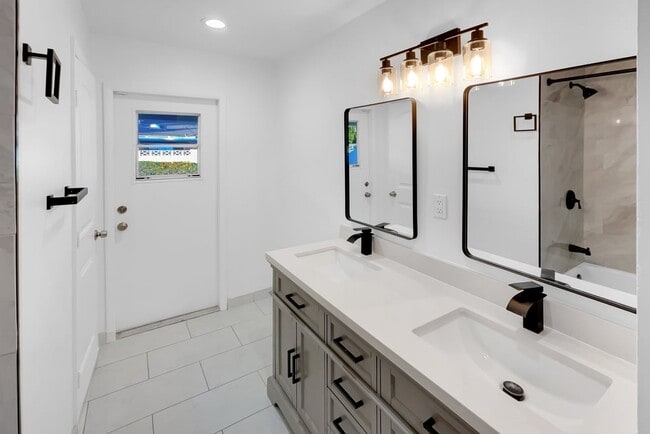 Building Photo - 8419 E Orange Blossom Ln