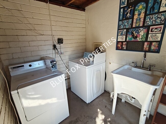 Building Photo - 1211 N Jones Blvd