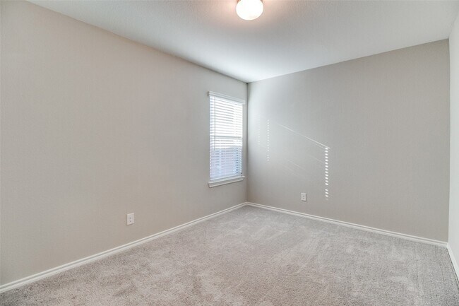 Building Photo - 11441 Silver Queen Dr