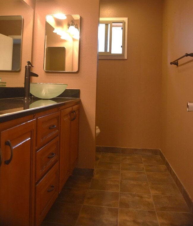 Building Photo - Awesome 5 Bed 2 Bath Home at ASU