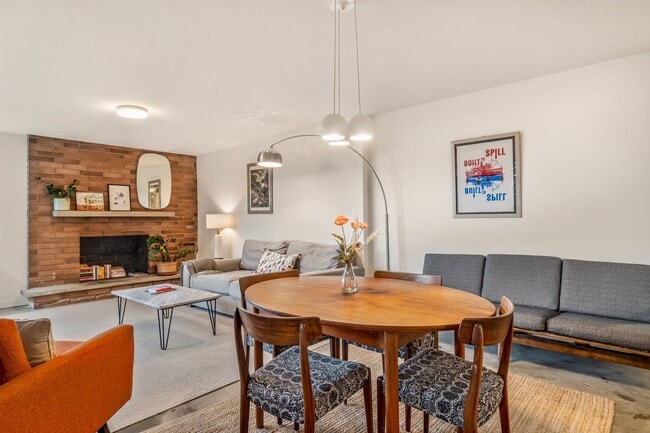 Building Photo - Fully Furnished, 2 Bedroom Rental - Great ...