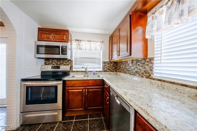 Building Photo - 4512 Normandy Dr