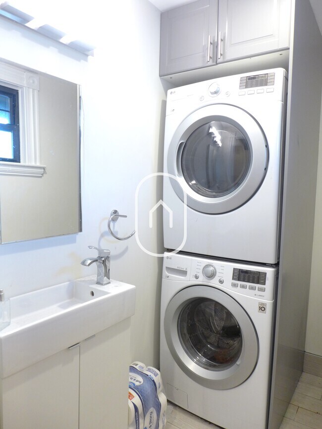 Building Photo - 45 Beech Glen St