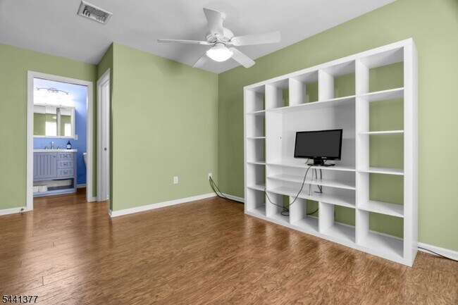Building Photo - 19 Delavan Ct