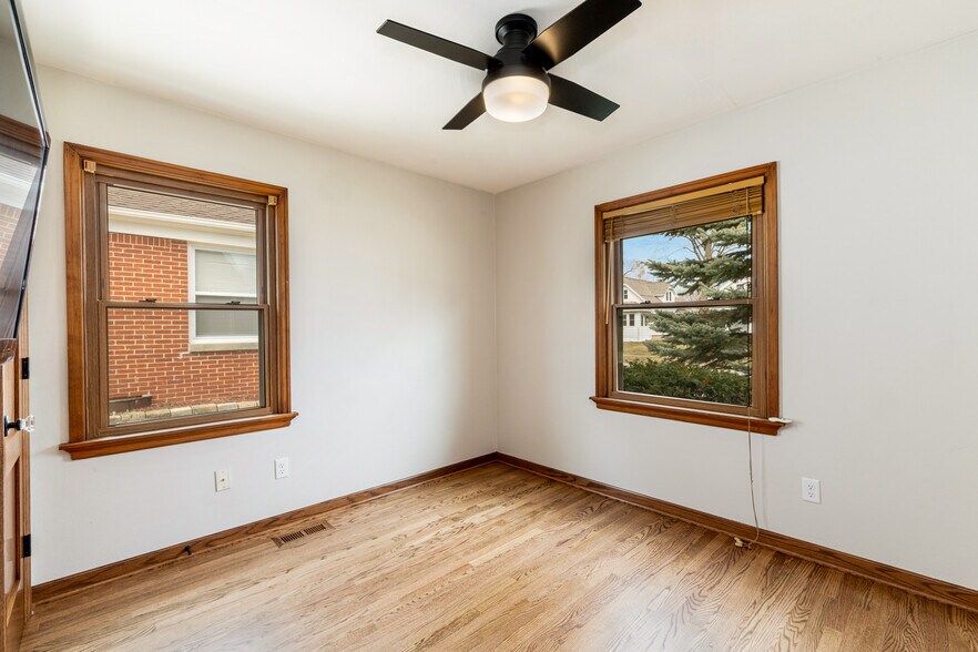 Building Photo - 7639 W Lorraine Pl