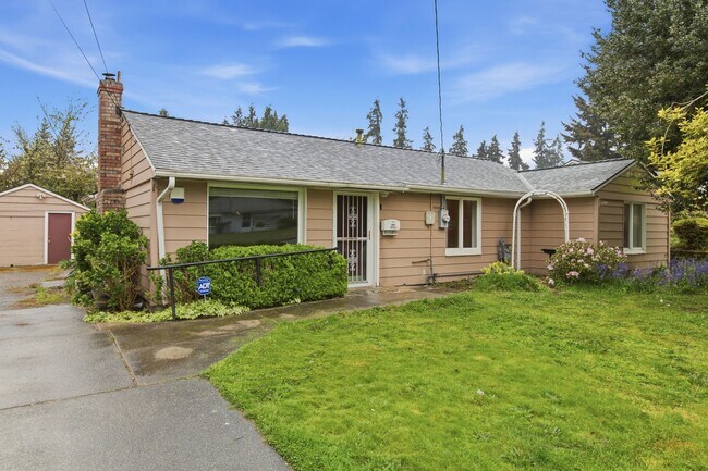 Building Photo - Cozy 4-Bedroom Home with Wood Stove & Large Backyard in Mountlake Terrace