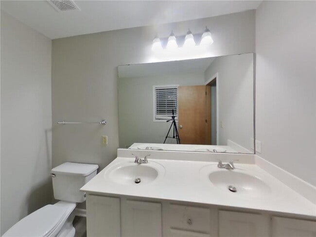 Building Photo - 13537 Dellwood Ct