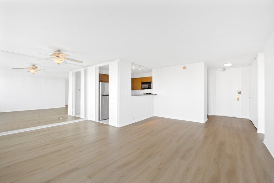 Building Photo - 655 W Irving Park Rd