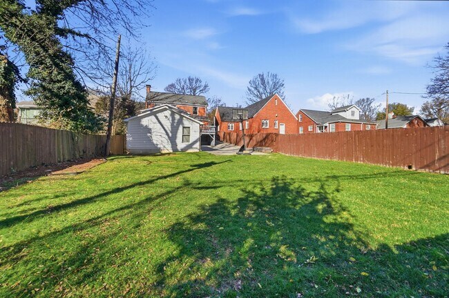 Building Photo - Historic Wesley Heights Home | Walkable to Uptown | 2 Primary Suites