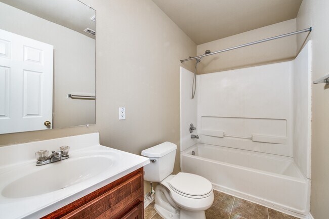 Building Photo - 7811 Kingsbury Wood