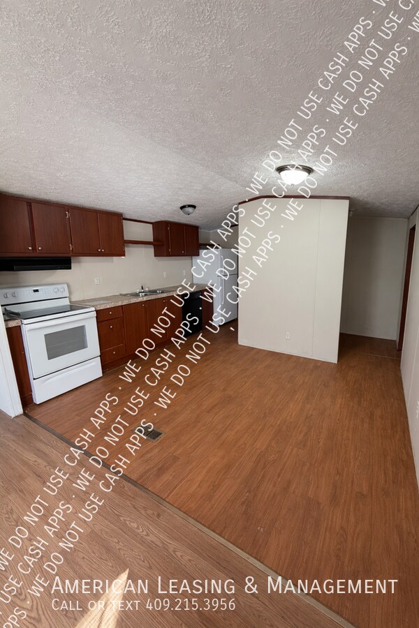 Building Photo - 2909 S Chestnut St