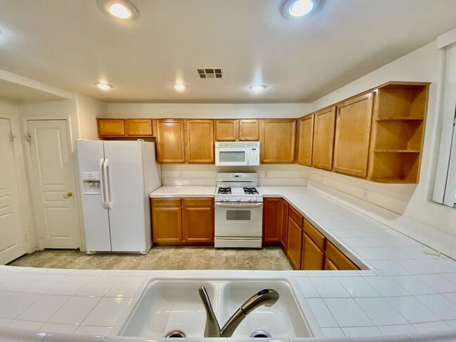 Building Photo - Executive Summerlin Suite