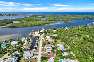 Building Photo - 5512 SE Nassau Terrace