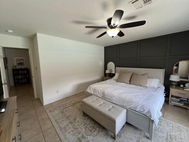 Building Photo - SOLAR & POOL HOME!