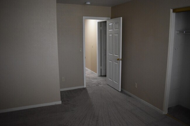 Building Photo - 924 Christy Ct