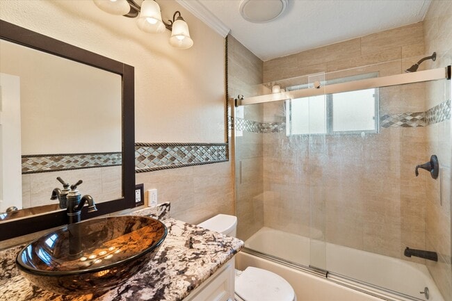 Building Photo - 16930 Stardale Ln