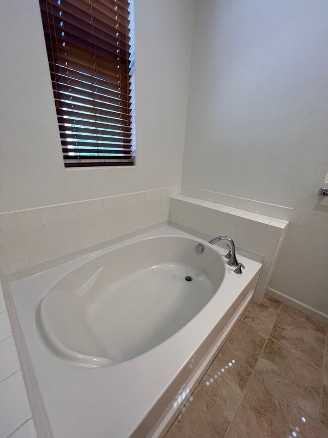 Building Photo - Desirable 4 Bed 3 Bath 2-Story Home in Folsom