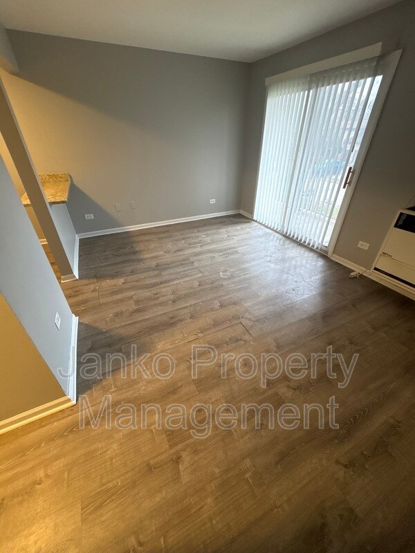 Building Photo - 3353 Commercial Ave