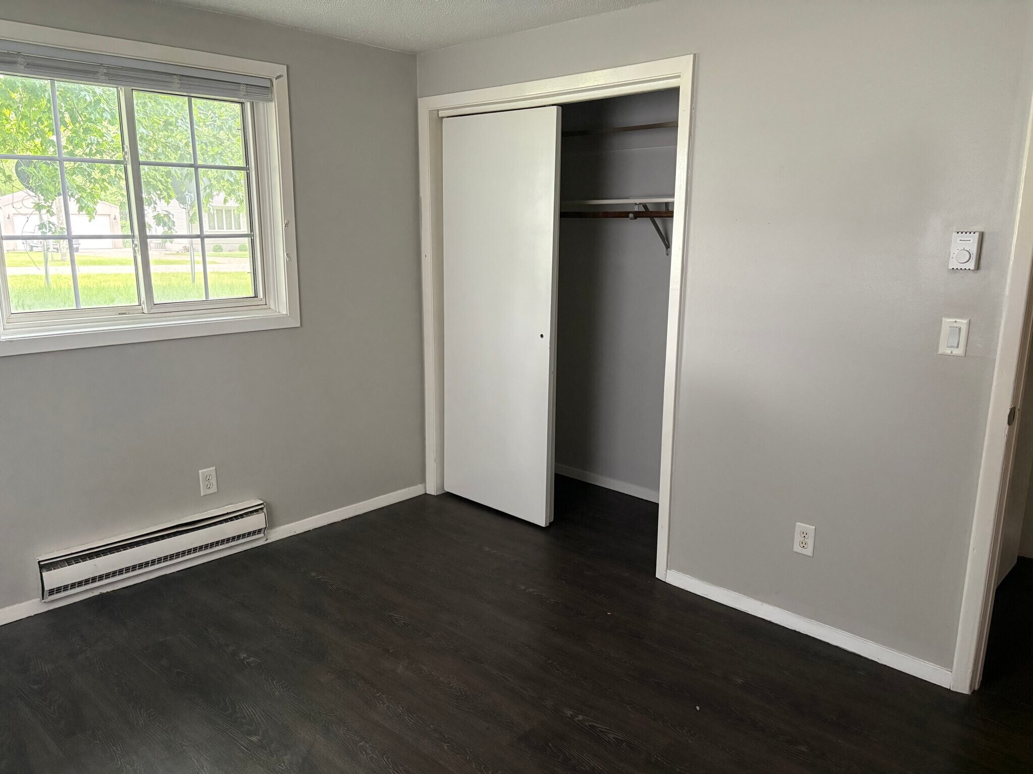 Building Photo - 302 Maple Ln