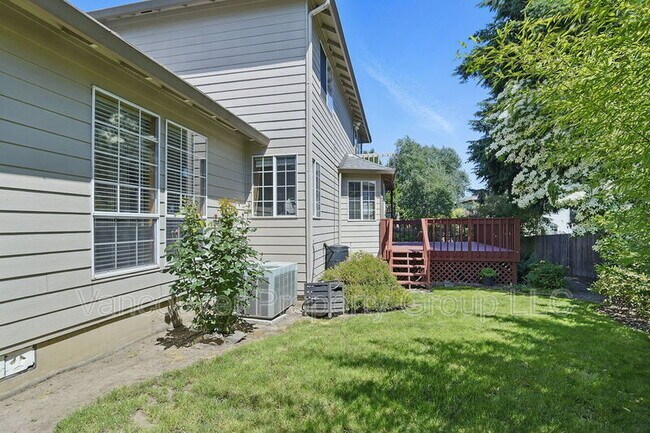 Building Photo - 10711 NE 31st Ave